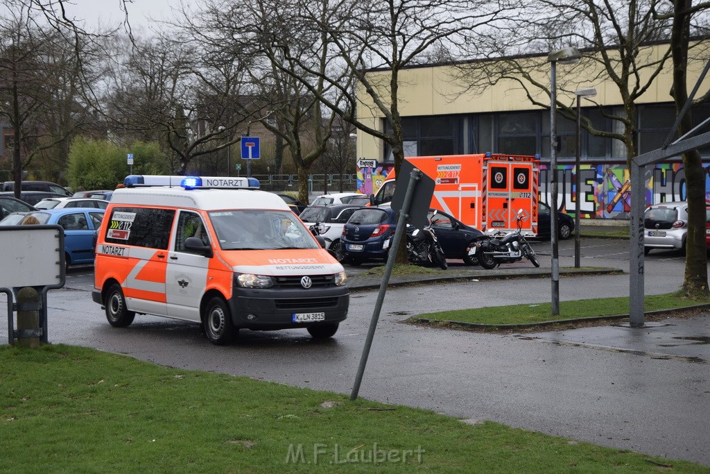 Einsatz BF Koeln Schule Burgwiesenstr Koeln Holweide P010.JPG - Miklos Laubert